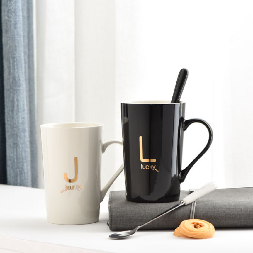 创意姓氏字母陶瓷水杯马克杯子带盖勺情侣杯可定制logo咖啡