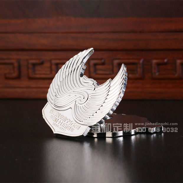 《深圳南宁航天分公司》定制银徽章	