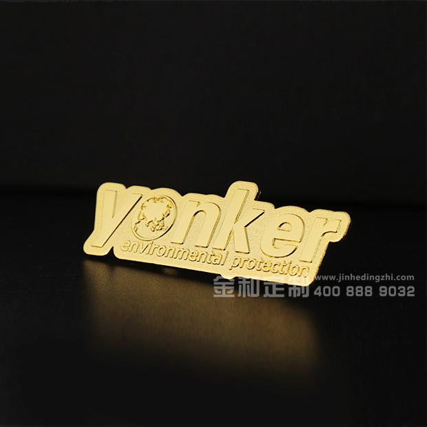 《YONKER》定制纯金徽章	